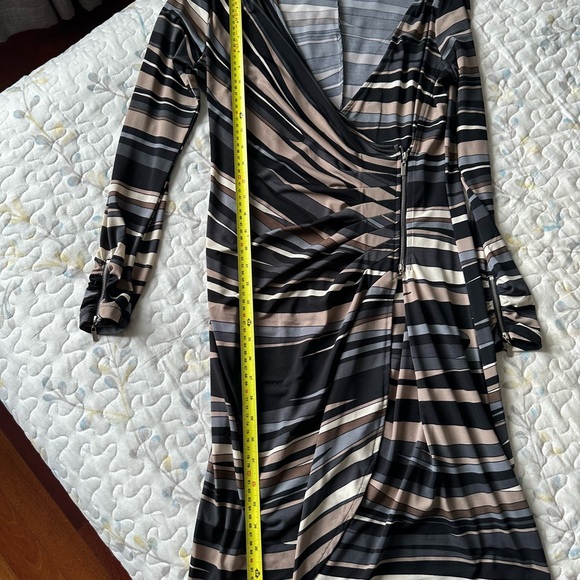 CYC long-sleeve office to dinner dress. - Picture 2 of 8